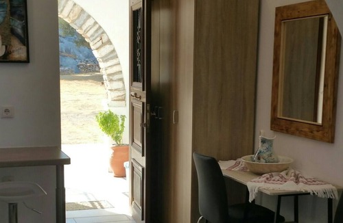 Naxos Apartment | Peaceful, panoramic seaview retreat, 5min from beach, eastern Naxos