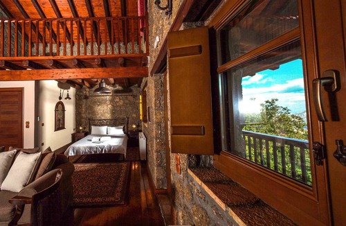 Synikia Mesi Trikalon Hotel | Pera Alonia Guest House