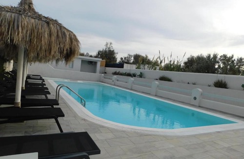 Perissa Bed & Breakfast | Perissa Design Centro Suites- BEACH FRONT