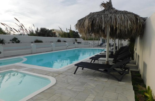 Perissa Bed & Breakfast | Perissa Design Centro Suites- BEACH FRONT