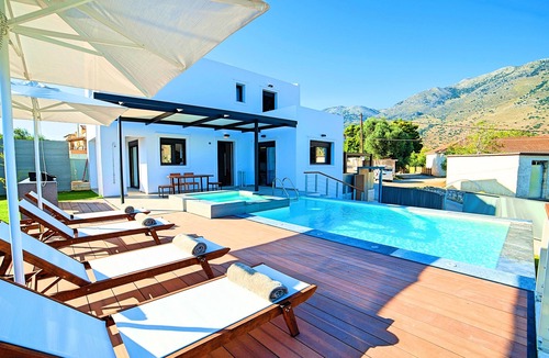 Kavallos Villa | Perla Bianca Heated Pool