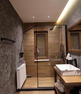 Ujanik Hotel | Perla e Tomorrit EZ