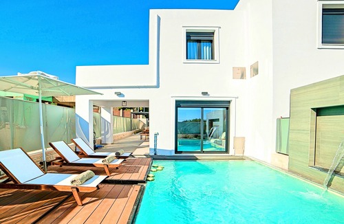 Kavallos Villa | Perla Nera Villa Heated Pool