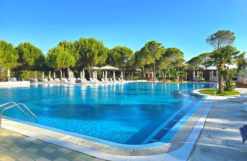 Ishem Apartment | Perla Resort Holiday Homes 200
