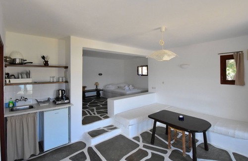 Ios Town Hotel | Petra Holiday Village