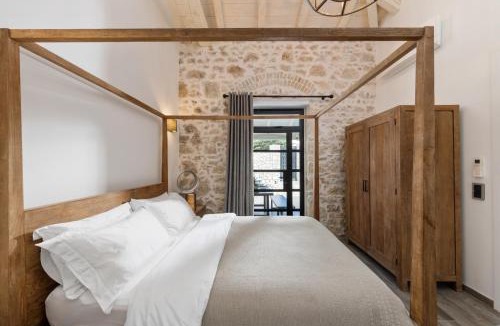 Perama House | Petra House - Renovated Stone Villa with Courtyard
