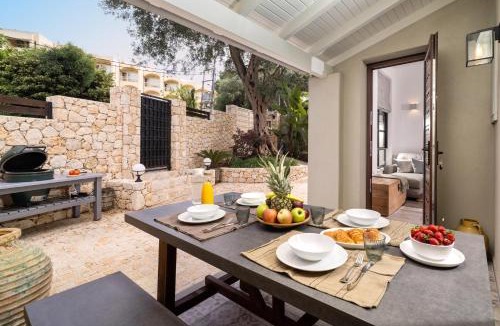 Perama House | Petra House - Renovated Stone Villa with Courtyard