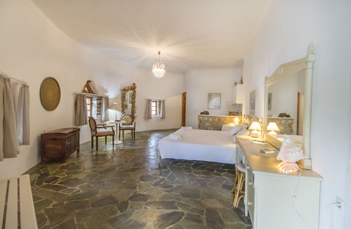 Taxiarchis House | Petrino