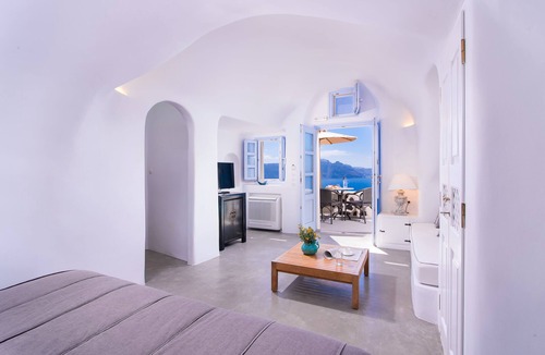 Oia Hotel | Pezoules of Oia