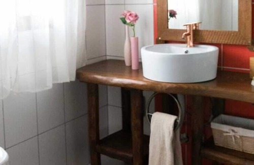 Tragilos Apartment | Philippos: Your Secluded Getaway with Pool