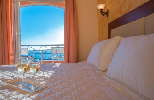 Parelia Hotel | Philoxenia