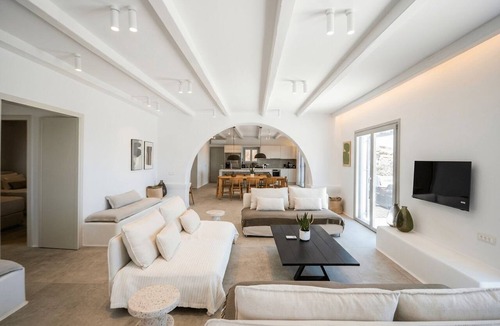 Mykonos Town Villa | Phos Chora - Six Bedroom Villa, Sleeps 12