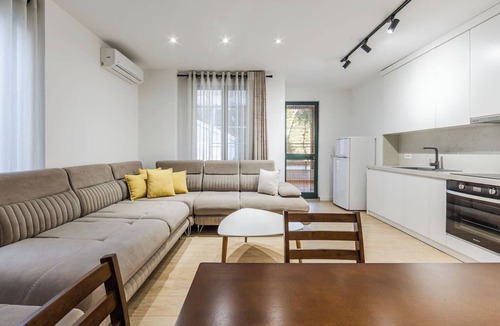 Golem Apartment | Pine & Sea Retreat by PikHost