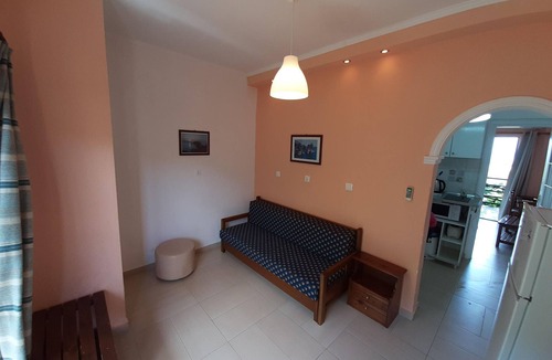 Dafnata Apartment | Pleasant apartment in Mpenitses with terrace