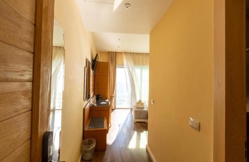 Durres Hotel | Pleasant hotel room with stunning view in Durrës