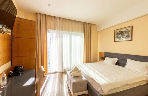 Durres Hotel | Pleasant hotel room with stunning view in Durrës