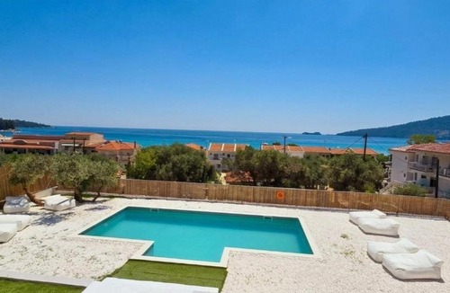 Chrisi Ammoudia Hotel | Pnoé Sea View Suites