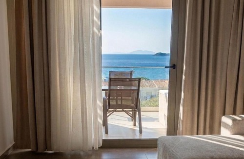 Chrisi Ammoudia Hotel | Pnoé Sea View Suites