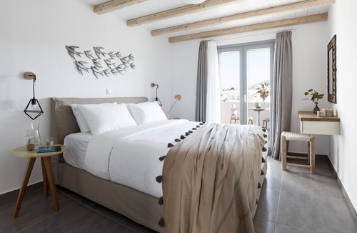 Karterados Hotel | Pnoi Luxury Suites