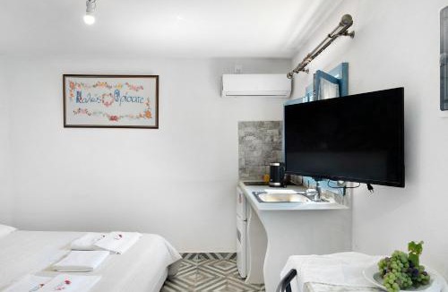 Amorgos Town Apartment | Politimi Studio N8