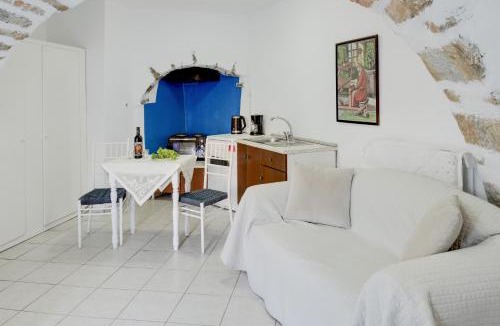 Amorgos Town Apartment | Politimis Studio N7