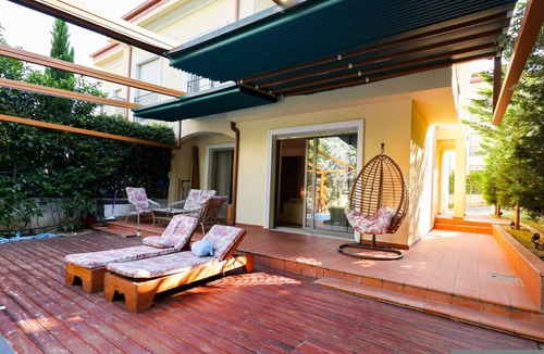 Sauk House | Pool & Spa Retreat Villa