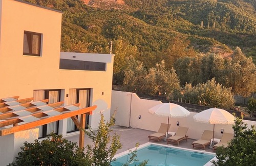 Sakës Villa | Poolside Bliss - Escape & Relax