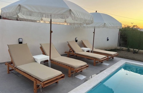 Sakës Villa | Poolside Bliss - Escape & Relax
