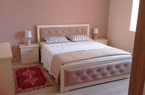 Kodrra Apartment | Port Side - 2BR Apartment - Center Location