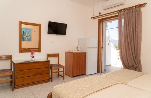 Amarinthos Apartment | Posidonia Pension