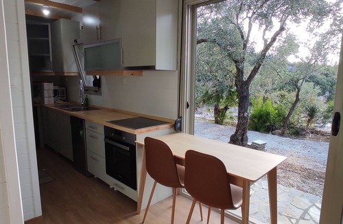 Kato Gatzea Cabin | Private beach seaside house