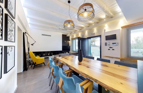 Vamos Villa | Private Heated Pool, 5 min from the Beach, Kids Facilities, Modern Design