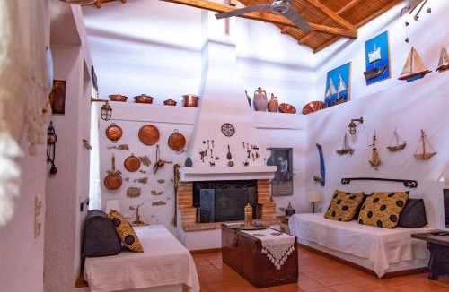 Skopelos Town Villa | Private Hilltop Villa with Pool & Panoramic Views - Country Villa Kalimera