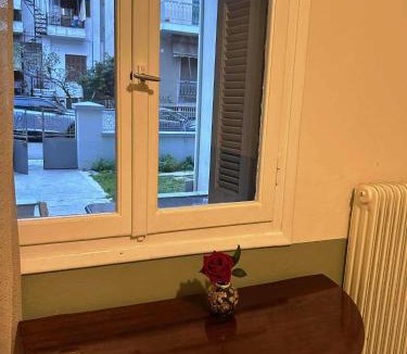 Athens House | Private room for 3 in a dorm 5' from metro