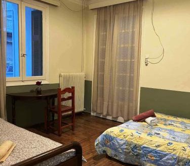 Athens House | Private room for 3 in a dorm 5' from metro