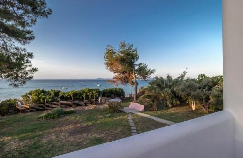 Pefkochori House | PROPERSTAY 102 - Jade by the Sea Villa
