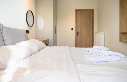 Perea Apartment | Q Luxury rooms Mandarin garden Perea