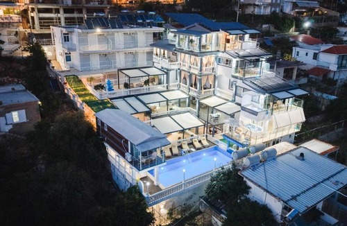 Qeparo Hotel | Qeparo Napolon Complex