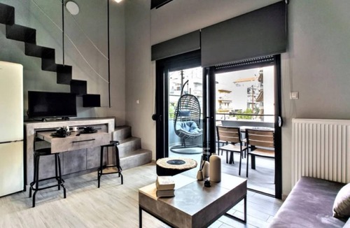 Volos City Centre Apartment | Qlamorous Quiet Loft