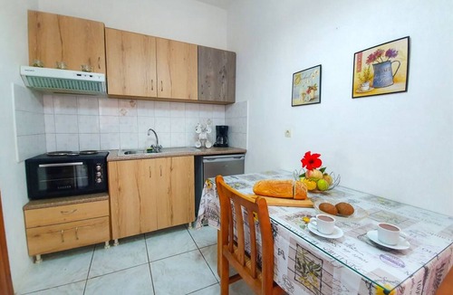 Sivota Apartment | Quad with sea-garden view