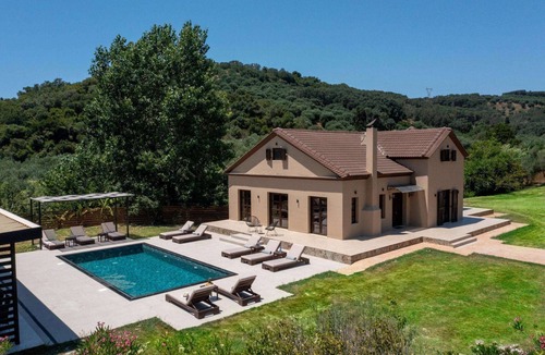 Lefkimmi Villa | Queen Alla - Five Bedroom Villa, Sleeps 10
