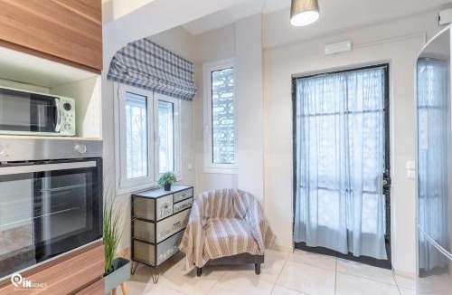 Chalandri Apartment | 'Queen Elisabeth' Modern House near Metro