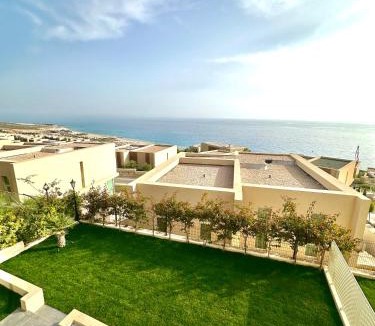 Jala Villa | Queen’s Luxury Vila 111/A