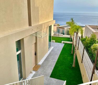 Jala Villa | Queens Luxury Vila 111B