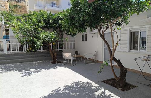 Korinthos House | Quiet detached house near the sea