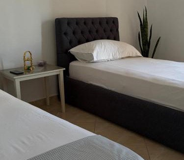 Kamez Villa | Quiet Room, close to Airport