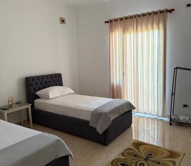 Kamez Villa | Quiet Room, close to Airport