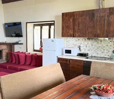 Sinje Apartment | Quiet Villa Near Berat - Scenic Balcony & Garden