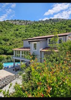 Sakës Apartment | Qyteza Guest House & Camping