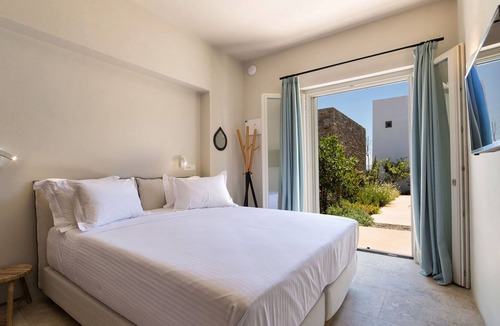 Drios Villa | R1358 8 Bed | Massi Estate | Golden Beach